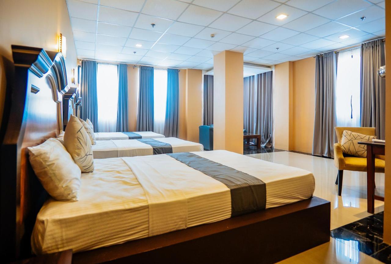 Reddoorz Plus @ Hotel Platinum Occidental Mindoro San Jose  Exterior photo